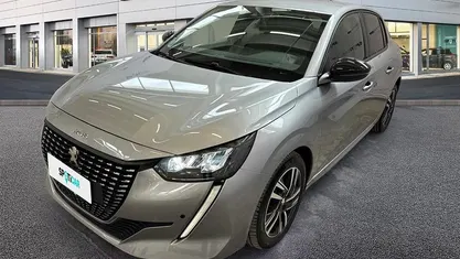 Usata Peugeot 208 Allure 101 CV (74 kW) 2023 Grigio Utilitaria