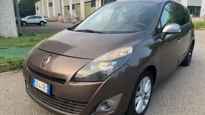 Usata Renault Scénic III 110 CV (80 kW) 2010 Marrone Monovolume