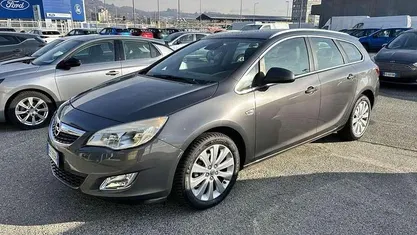 Usata 2011 Opel Astra Cosmo Station wagon | 5390 € (Buon prezzo)