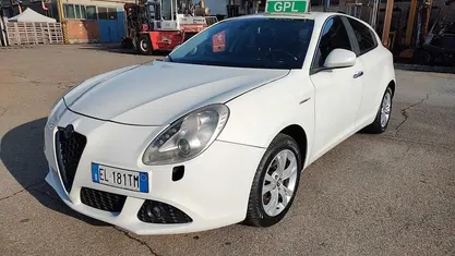 Begagnad Alfa Romeo Giulietta 120 HK (88 kW) 2012 Vit Sedan