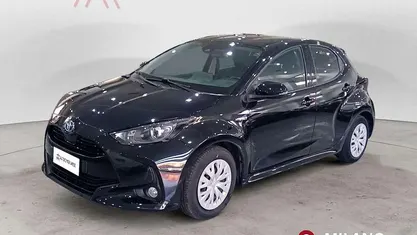 Nero Usata 2020 Toyota Yaris Hybrid Business Edition Tre volumi | 14.900 € (Buon prezzo)