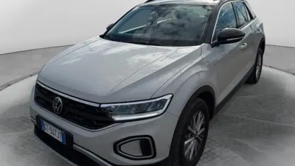 Usata VW T-Roc Life 110 CV (80 kW) 2024 Beige SUV