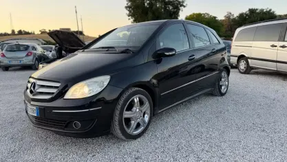 Usata Mercedes B200 140 CV (102 kW) 2005 Nero Monovolume