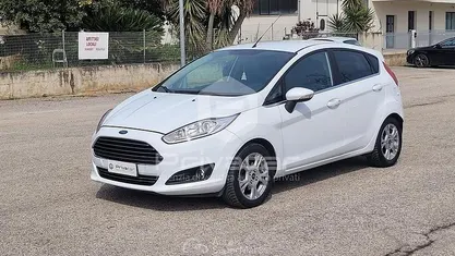 Begagnad Ford Fiesta Business Edition 75 HK (55 kW) 2016 Vit Sedan