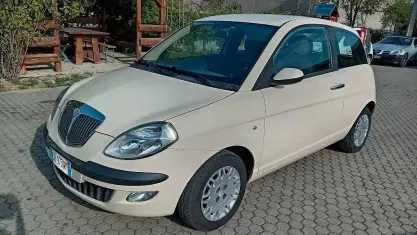 Usata Lancia Ypsilon 70 CV (51 kW) 2006 Beige Utilitaria