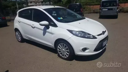 Usata Ford Fiesta 92 CV (67 kW) 2009 Bianco Berlina