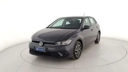 Usata VW Polo Life 95 CV (69 kW) 2023 Grigio Utilitaria