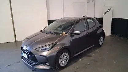 Usata Toyota Yaris Business Edition 92 CV (67 kW) 2021 Grigio Utilitaria
