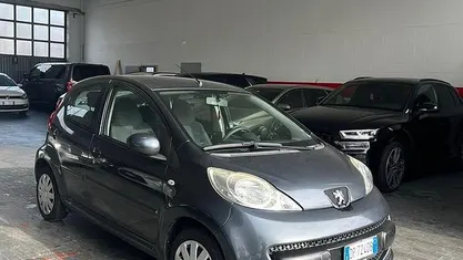 Usata 2008 Peugeot 107 Urban Move Utilitaria | 2700 € (Buon prezzo)