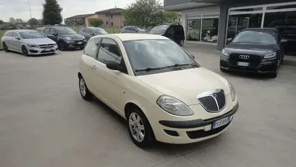 Usata Lancia Ypsilon 60 CV (44 kW) 2005 Beige Utilitaria