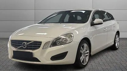 Usata Volvo V60 Momentum 136 CV (100 kW) 2013 Bianco Station wagon