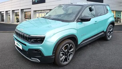 Begagnad Jeep Avenger Summit 101 HK (74 kW) 2024 Blå SUV