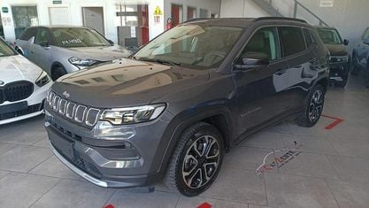 Käytetty Jeep Compass Limited 131 HP (96 kW) 2023 Harmaa Katumaasturi