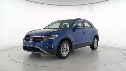 Usata VW T-Roc Life 150 CV (110 kW) 2023 Ravenna blue metallizzato SUV