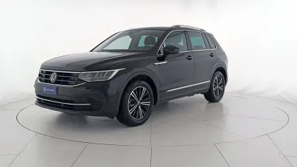 Usata VW Tiguan Life 150 CV (110 kW) 2022 Deep black perlato SUV