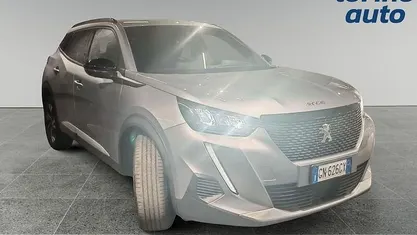 Usata Peugeot 2008 Allure 102 CV (75 kW) 2023 Grigio SUV