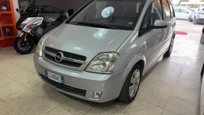 Usata Opel Meriva Cosmo 101 CV (74 kW) 2004 Argento Monovolume