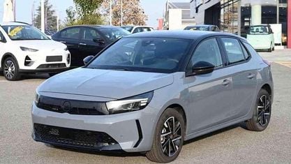 Używany Opel Corsa 101 KM (74 kW) 2025 Szary Hatchback