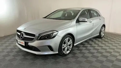 Usata Mercedes A180 110 CV (80 kW) 2018 Argento