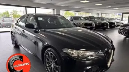 Käytetty Alfa Romeo Giulia Super 179 HP (131 kW) 2018 Musta Sedan