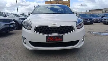 Bianco(met.) Usata 2013 Kia Carens Monovolume | 6990 € (Buon prezzo)