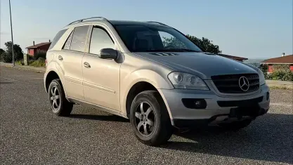 Usata Mercedes ML320 224 CV (164 kW) 2007 Grigio SUV