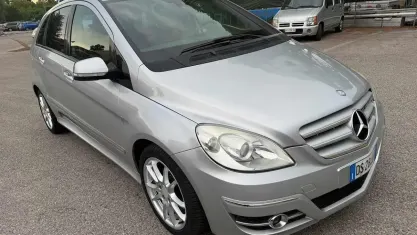 Usata Mercedes B180 109 CV (80 kW) 2008 Grigio Monovolume