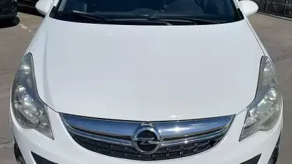 Usata Opel Corsa Cosmo 85 CV (62 kW) 2011 Bianco Utilitaria