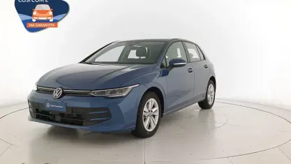 Usata VW Golf VIII Life 116 CV (85 kW) 2025 Anemone blue metallizzato Berlina
