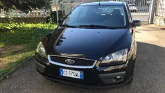 Usata 2005 Ford Focus Tre volumi | 1300 € (Buon prezzo)