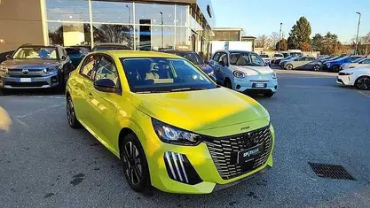 Giallo agueda Nuova 2025 Peugeot 208 Allure+ Due volumi | 21.450 € (Buon prezzo)