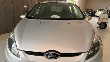 Usata Ford Fiesta Titanium 70 CV (51 kW) 2012 Grigio Berlina