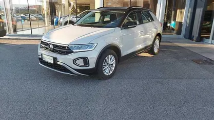 Beige Usata 2024 VW T-Roc Life SUV | 23.500 € (Buon prezzo)