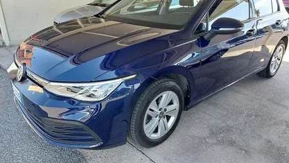 Usata VW Golf VIII Life 110 CV (80 kW) 2022 Blu Berlina