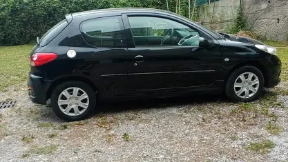 Usata Peugeot 206 61 CV (44 kW) 2011 Nero Utilitaria