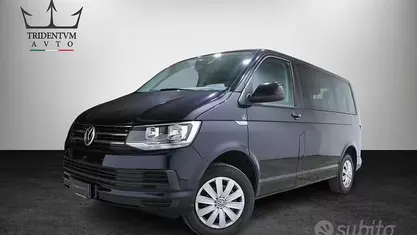 Usata VW Caravelle Comfortline 150 CV (110 kW) 2016 Nero Furgone