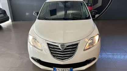 Nero Usata 2013 Lancia Ypsilon Due volumi | 3790 € (Buon prezzo)