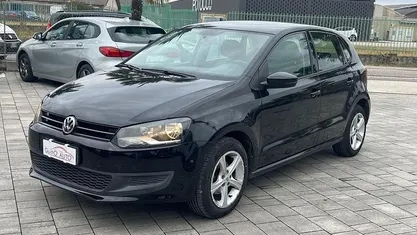 Nero Usata 2012 VW Polo Comfortline Tre volumi | 5000 € (Buon prezzo)