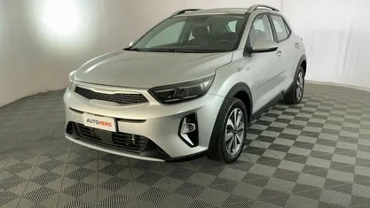 Argento Usata 2023 Kia Stonic Style SUV | 17.199 € (Buon prezzo)