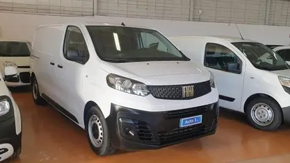 Usata 2023 Fiat Scudo Lounge Furgone | 31.500 €