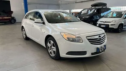 Usata Opel Insignia 131 CV (96 kW) 2013 Bianco pastello Station wagon