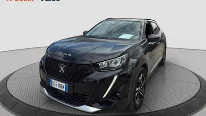 Usata Peugeot e-2008 Allure 100 kW (136 CV) 2021 Nero cinema SUV