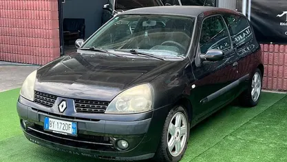 Nero Usata 2003 Renault Clio II Expression Tre volumi | 1400 € (Molto cara)