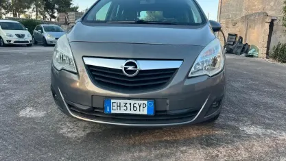 Usata Opel Meriva Cosmo 75 CV (55 kW) 2011 Grigio Monovolume