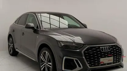 Grigio daytona perla Usata 2022 Audi Q5 Ambiente SUV | 42.900 € (Cara)