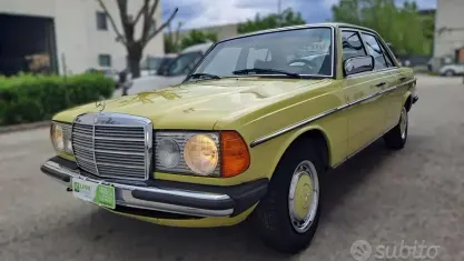Usata Mercedes 200 94 CV (69 kW) 1970 Giallo Berlina