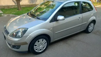Usata Ford Fiesta Ghia 75 CV (55 kW) 2007 Grigio Utilitaria