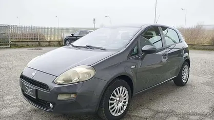 Grigio Usata 2014 Fiat Punto Lounge Tre volumi | 4200 € (Buon prezzo)