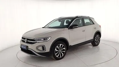 Usata VW T-Roc Style 110 CV (80 kW) 2023 Grigio metallizzato SUV