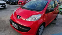 Rosso Usata 2008 Peugeot 107 Access Due volumi | 2900 € (Buon prezzo)